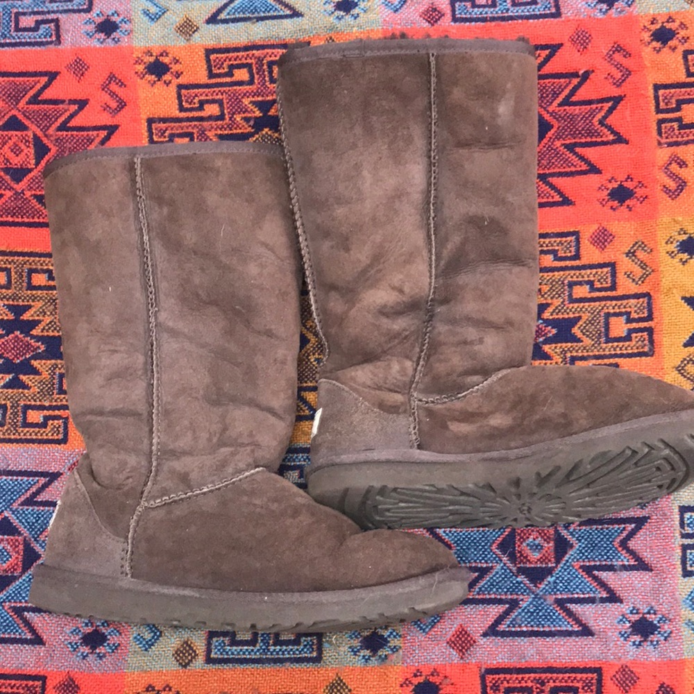 UGG tall brown leather shearling boots size 6